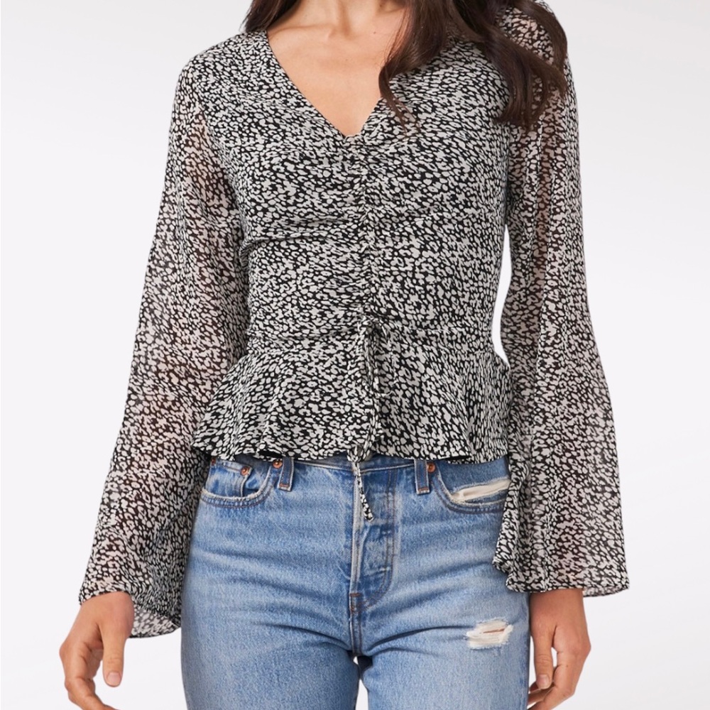 1.STATE Women’s Top Long Sleeve Adjustable Center Ruched V-Neck Top.